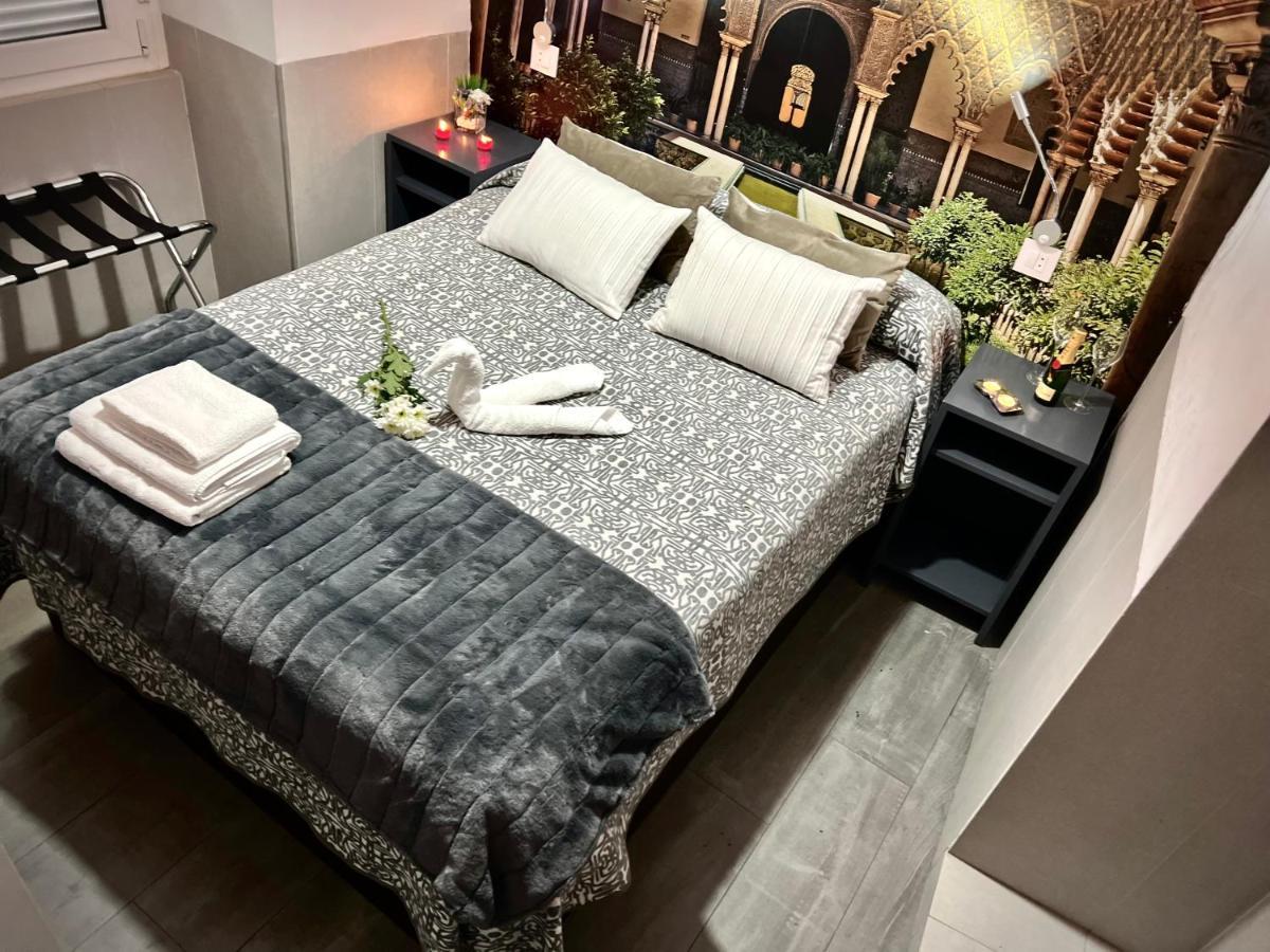 Hostal Paco'S Sewilla Zewnętrze zdjęcie A bedroom in a hotel