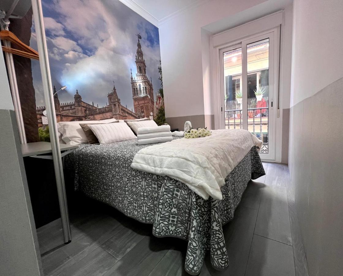 Hostal Paco'S Sewilla Zewnętrze zdjęcie A room at the hotel