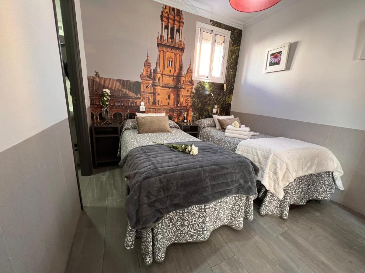 Hostal Paco'S Sewilla Zewnętrze zdjęcie A room at the hotel