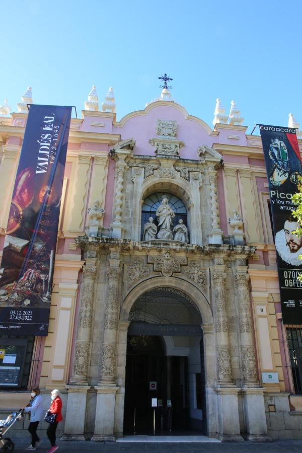 Hostal Paco'S Sewilla Zewnętrze zdjęcie Facade of the museum