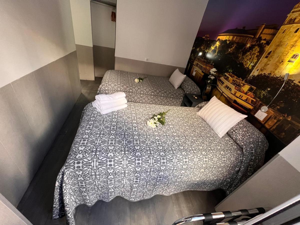 Hostal Paco'S Sewilla Zewnętrze zdjęcie A room at the hotel