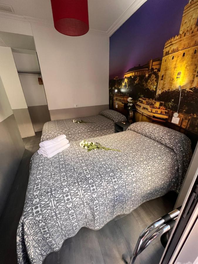 Hostal Paco'S Sewilla Zewnętrze zdjęcie A room at the hotel