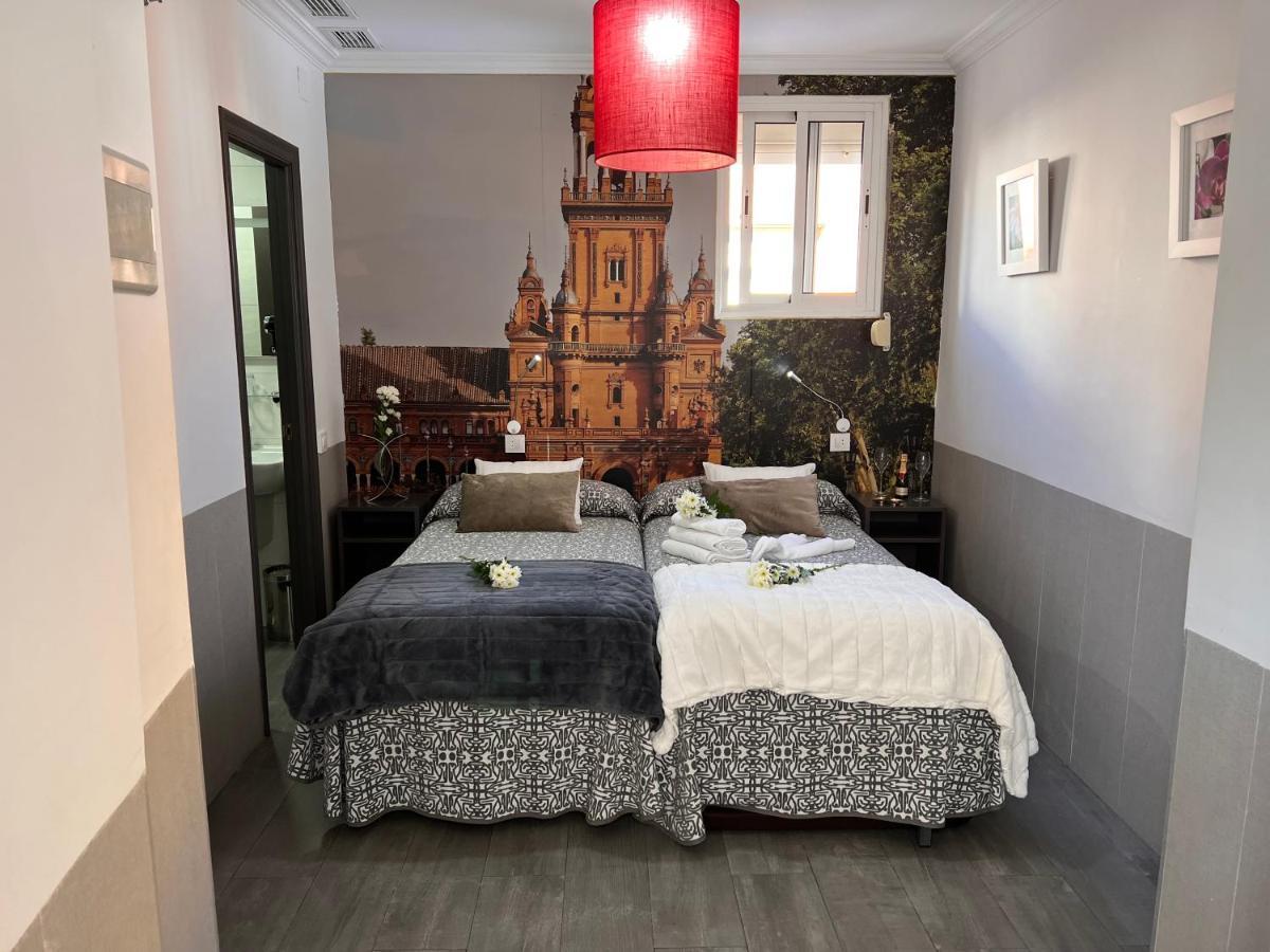 Hostal Paco'S Sewilla Zewnętrze zdjęcie A room at the hotel