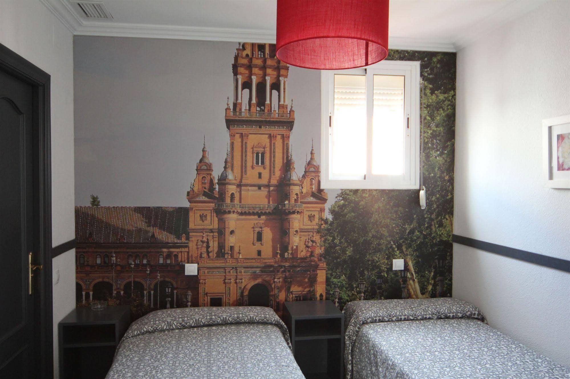 Hostal Paco'S Sewilla Zewnętrze zdjęcie A room at the hotel