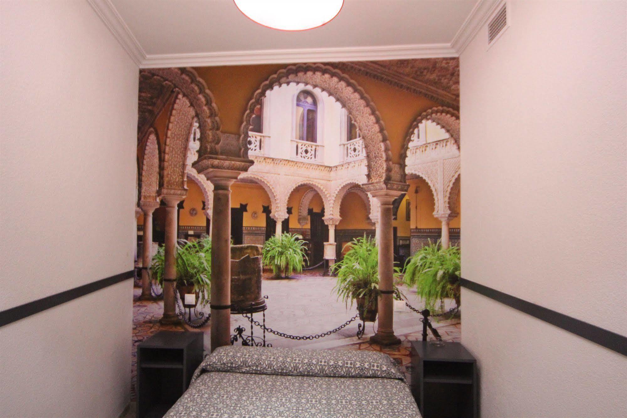 Hostal Paco'S Sewilla Zewnętrze zdjęcie The interior of the hotel