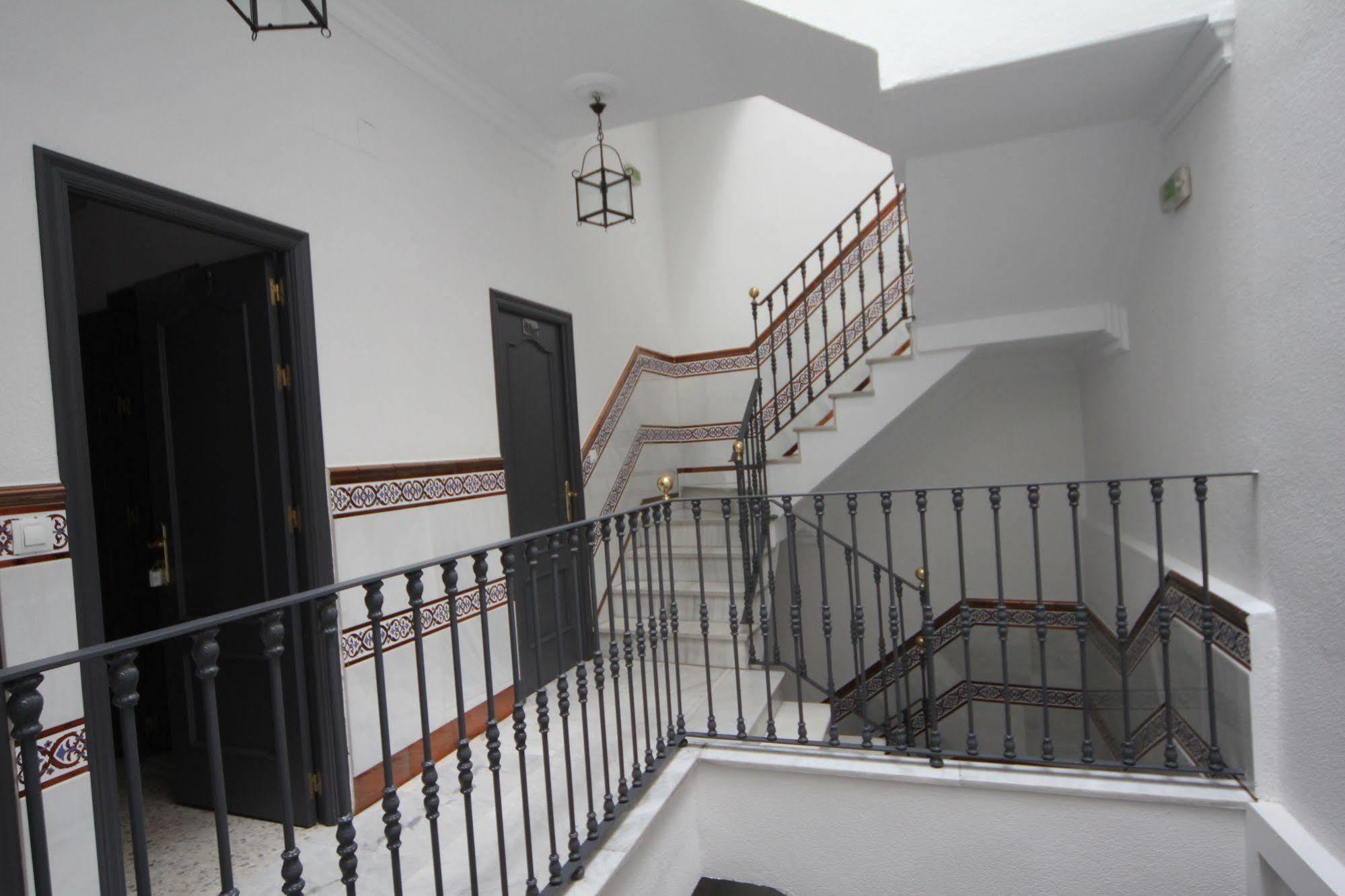 Hostal Paco'S Sewilla Zewnętrze zdjęcie Staircase